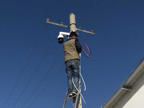 安裝監(jiān)控攝像頭需要多少錢？怎樣找到性價比高的設備