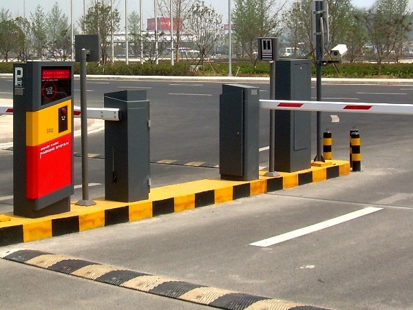 智能交通監(jiān)控系統(tǒng)功能升級，實現(xiàn)多場景應用