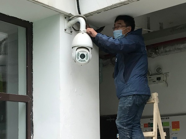 專業(yè)問題交給專業(yè)人士解決，西安監(jiān)控攝像頭維修就找鑫安安防！
